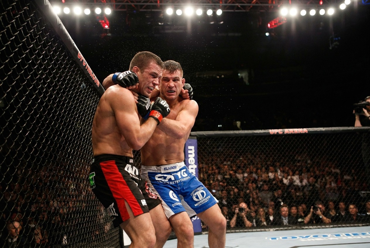 Сусуркаев победил Сантоса удушающим приемом на UFC 328